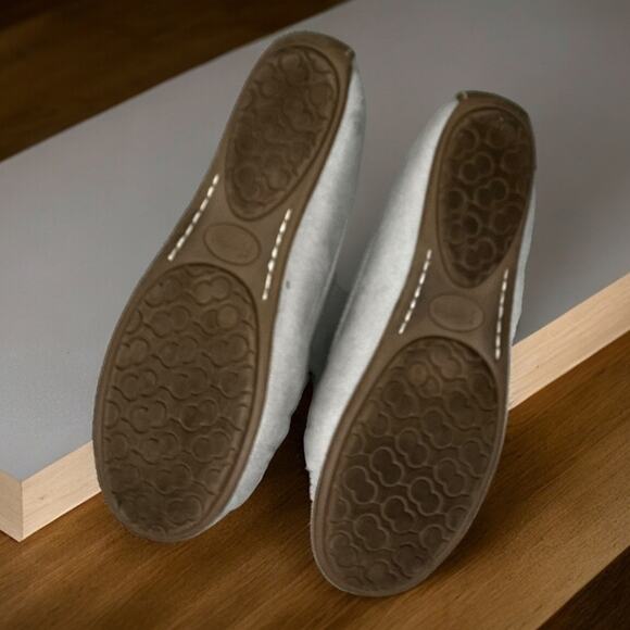 Floopi Women's 9 Lily Moccasin Faux Suede Slippers In Light Grey - Picture 4 of 4